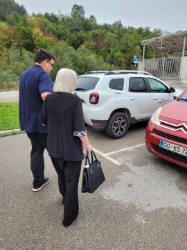 Na poti do avtomobila